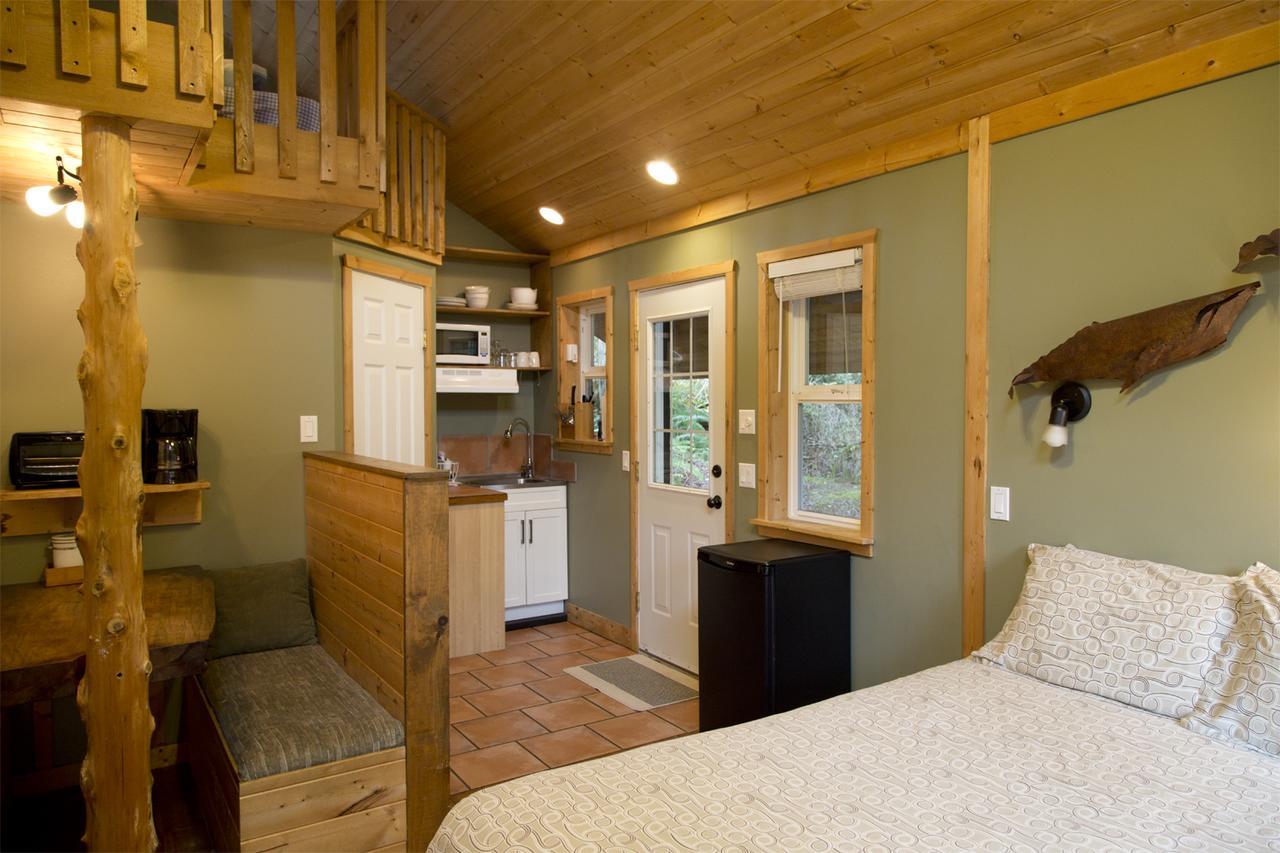 Surfs Inn Rainforest Cottages Ucluelet Exterior foto