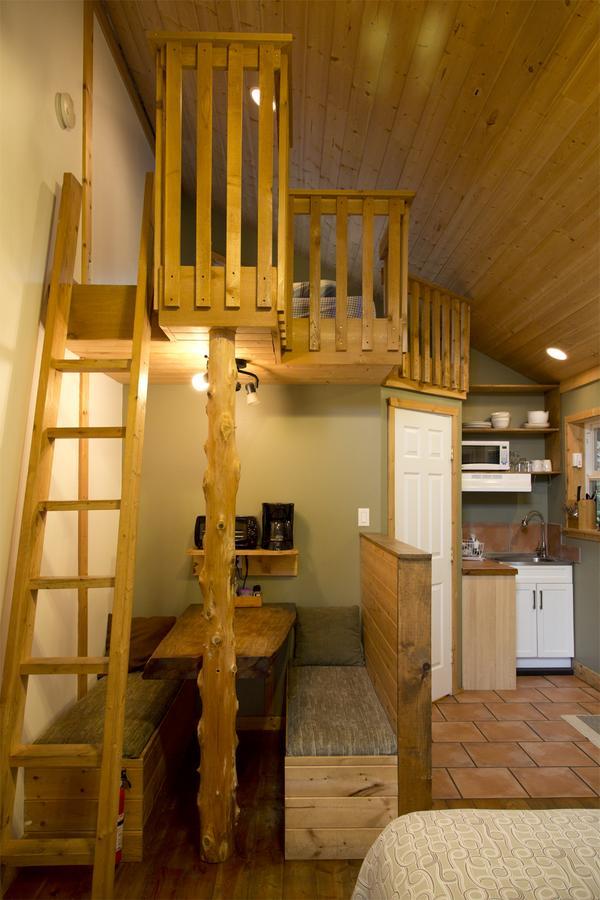 Surfs Inn Rainforest Cottages Ucluelet Exterior foto