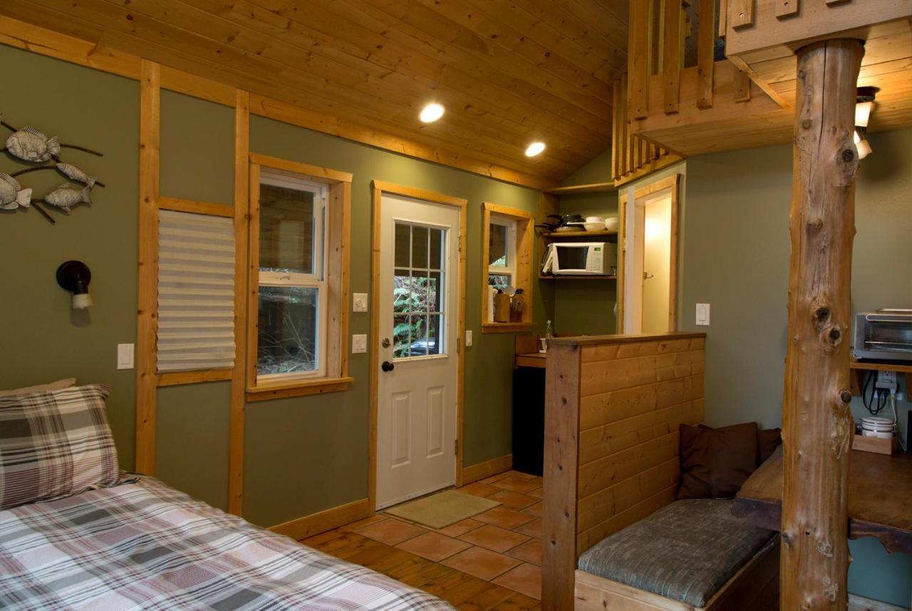 Surfs Inn Rainforest Cottages Ucluelet Exterior foto