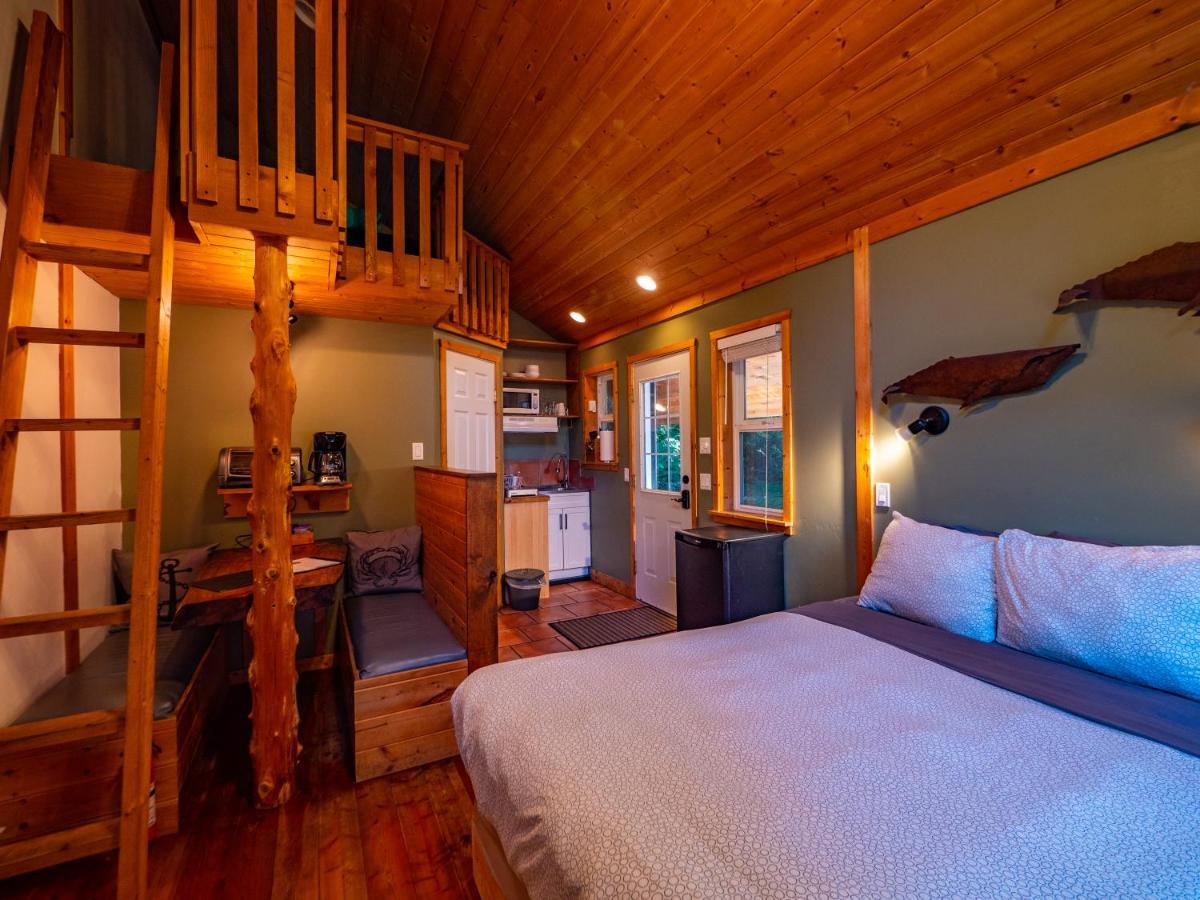 Surfs Inn Rainforest Cottages Ucluelet Exterior foto