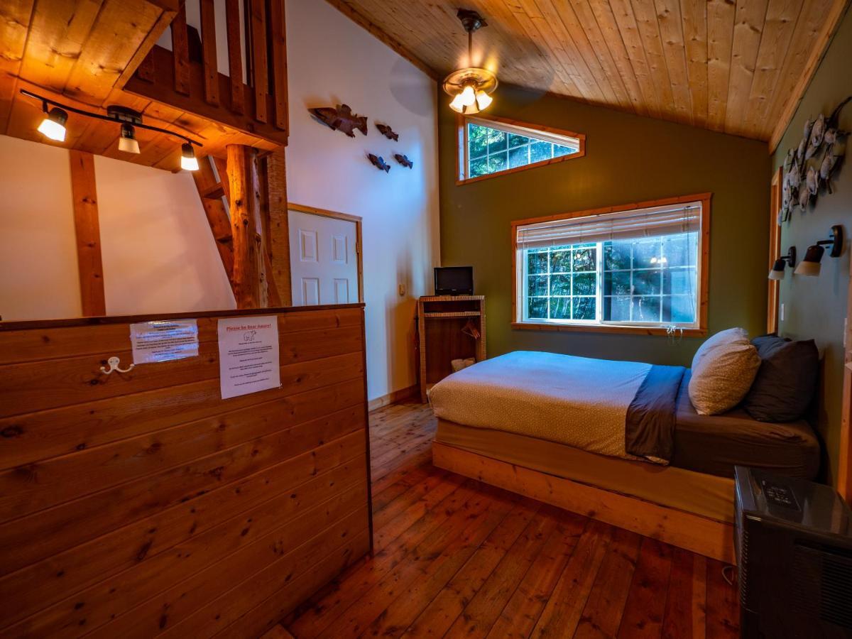 Surfs Inn Rainforest Cottages Ucluelet Exterior foto