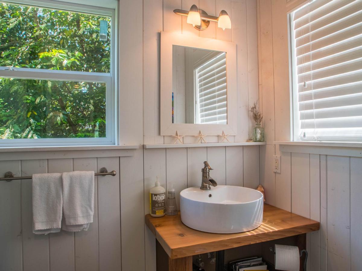 Surfs Inn Rainforest Cottages Ucluelet Exterior foto